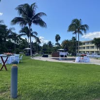 Jardín para evento junto a alberca
