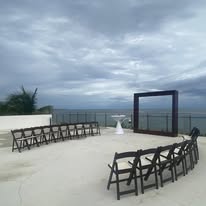 Ceremonia en terraza frente al mar